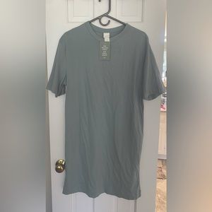 NEW WITH TAGS • t-shirt dress